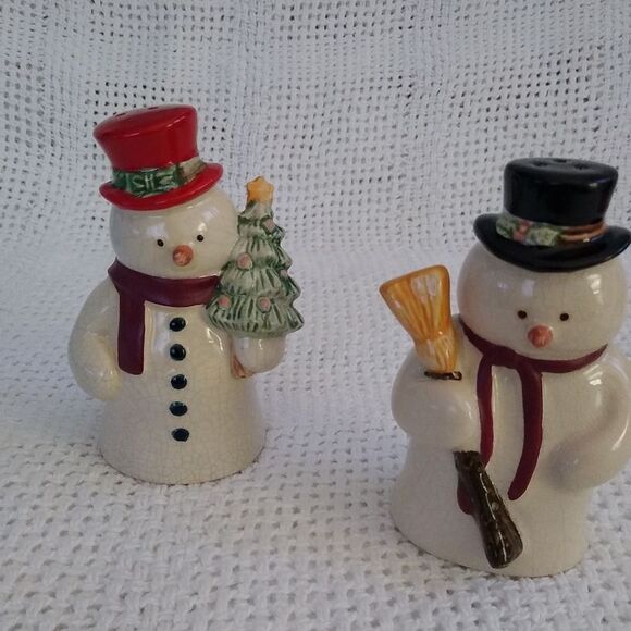Holiday Set of Snowman Salt & Pepper Shakers • Frosty Christmas Salt & Pepper - Picture 12 of 13